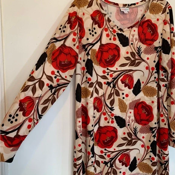 LuLaRoe Floral V-Neck Top - Picture 3 of 6